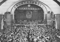 说明: C:\Users\Administrator\Desktop\党史长廊114\第一分屏材料包-党史回眸\一屏（轮播）\轮播1-默认首页-新民主主义革命时期\12-1945年4月23日至6月11日，中国共产党第七次全国代表大会在延安召开.jpg